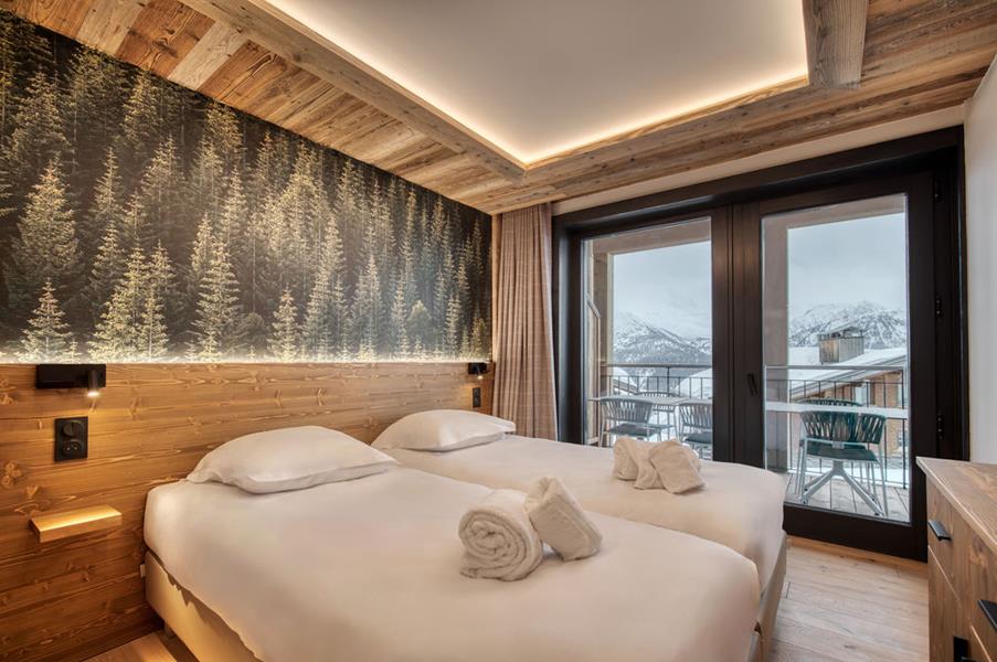 2 lits simples (90*200) avec TV et salle de bain attenante