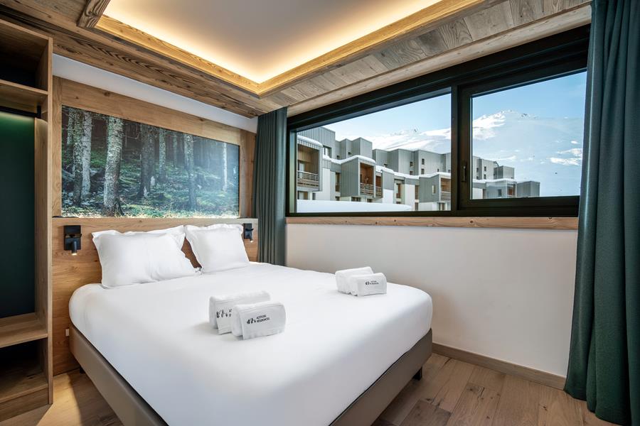1 lit double (160*200) avec TV et salle de douche attenante