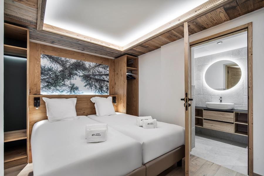 2 lits simple (90*200) avec TV et salle de bain attenante