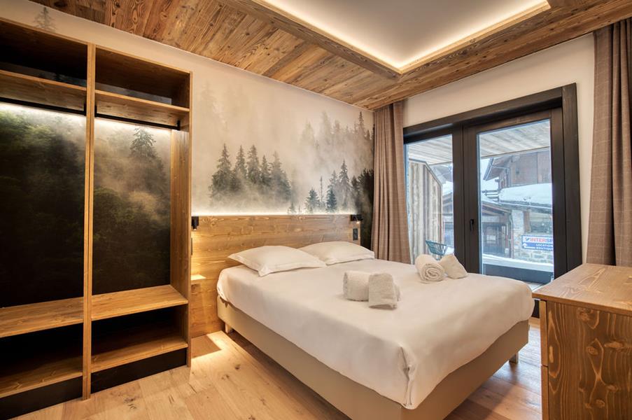 1 lit double (160*200) avec TV et salle de douche attenante