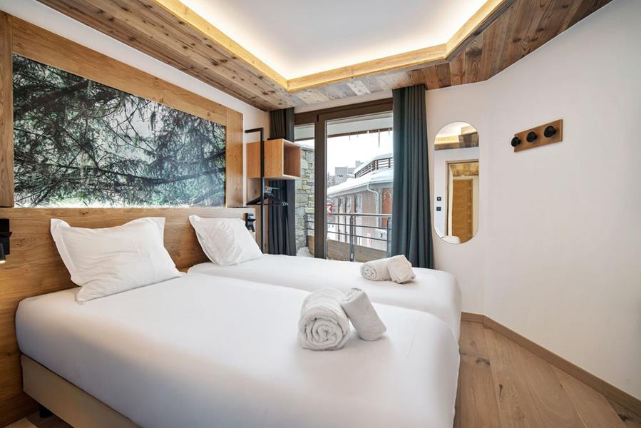 2 lits simple (90*200) avec TV et salle de bain attenante