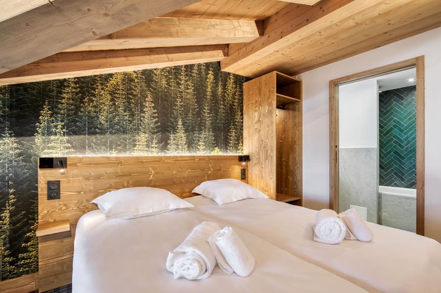 2 lits simples (90*200) avec TV et salle de bain attenante