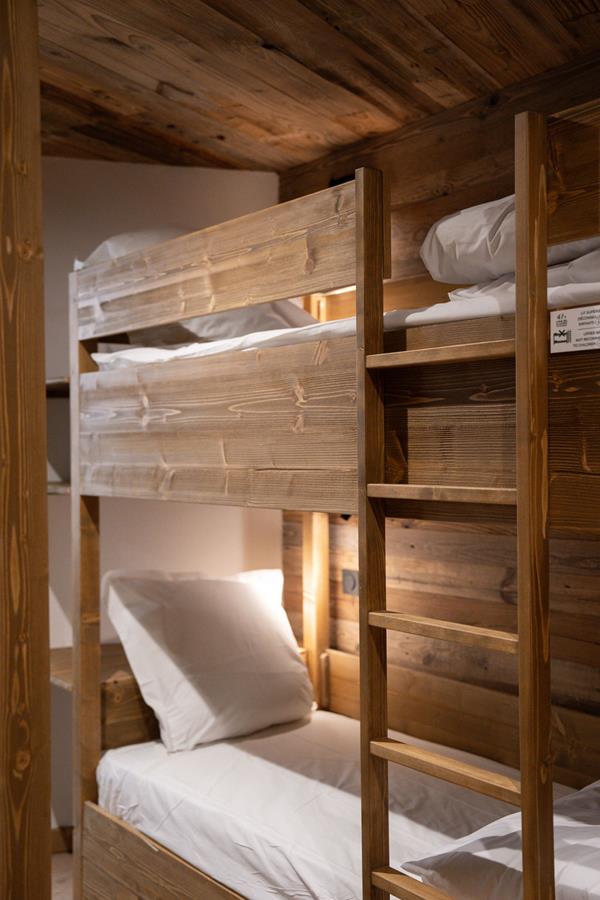 2 lits superposés (80*190) avec TV et salle de douche attenante - sans fenêtre